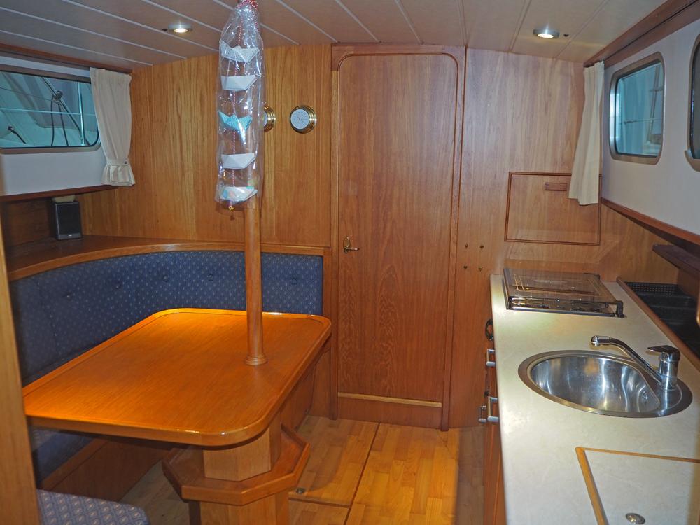 Aft cabin, Accommodation